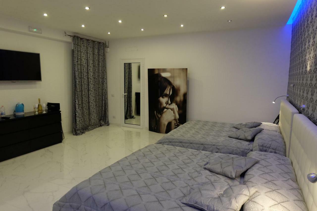 White Room Idromassaggio Su Richiesta Nápoles Exterior foto